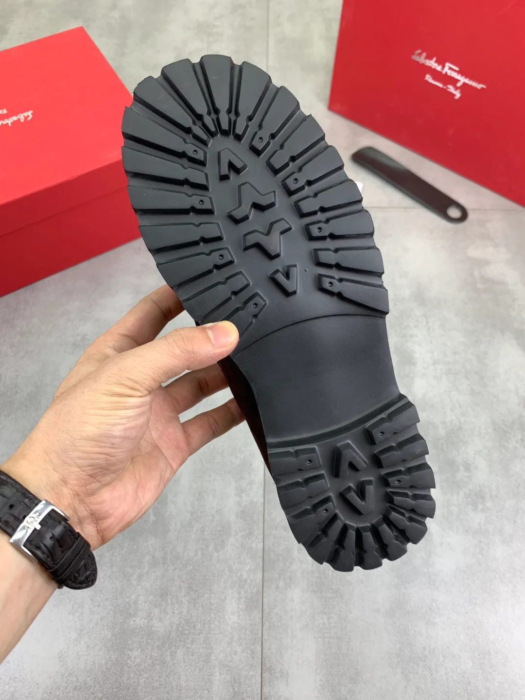 Men's shoes 💰P500 New model [Ferragamo/Ferragamo] Latest model Original imported calfskin, imported pigskin lining + original luxury metal buckle + original rubber outsole Soft and comfortable Size number: 38-44